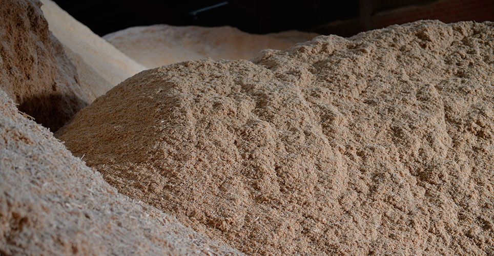древесная стружка, склад, щепа, опилки, отходы древесины, измельчённая древесина, измельчение древесины
